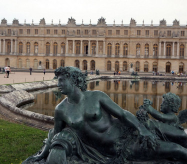 ДРАМАТИЧНО У ФРАНЦУСКОЈ: Евакуисана Версајска палата