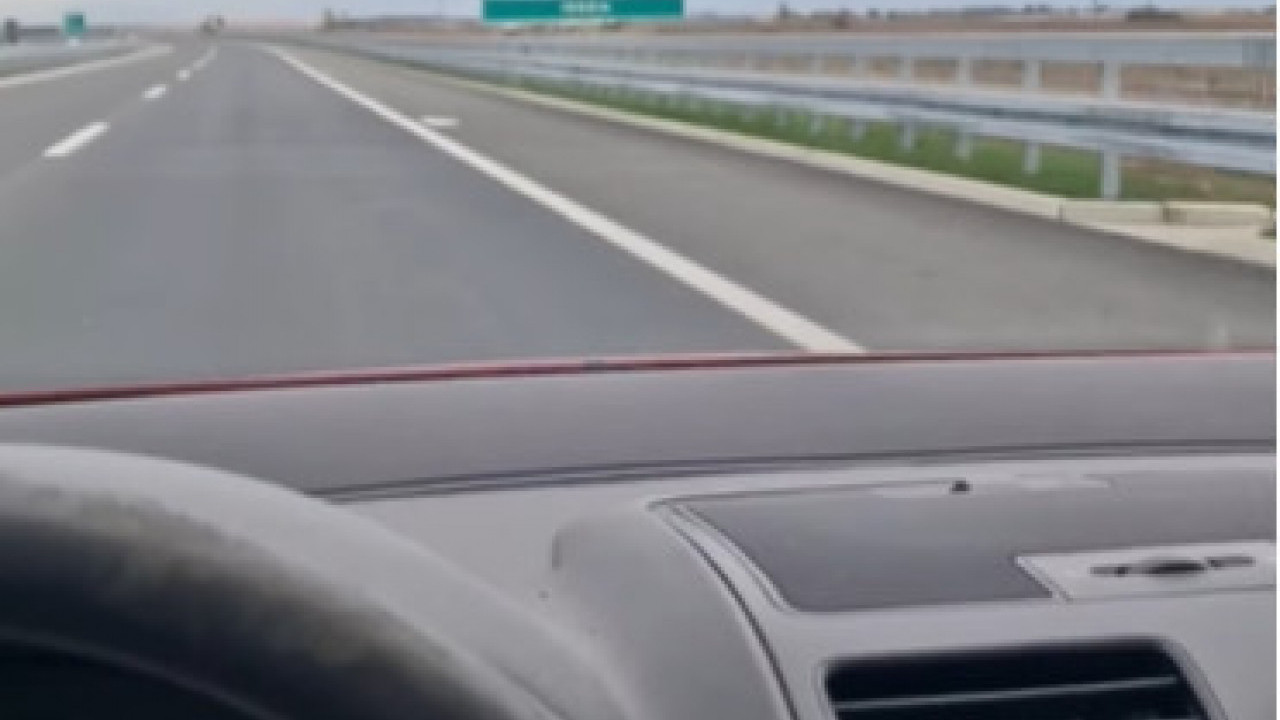 OPASNO I ZABRANJENO: Zabeležen neverovatan video na auto-putu