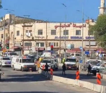 ТЕРОРИЗАМ У ЈЕРУСАЛИМУ? Два полицајца озбиљно повређена ФОТО