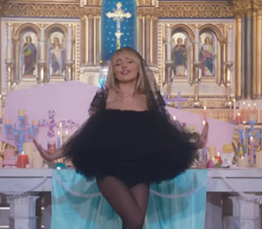 ВЕРНИЦИ КИВНИ: Певачица снимила провокативан спот у цркви