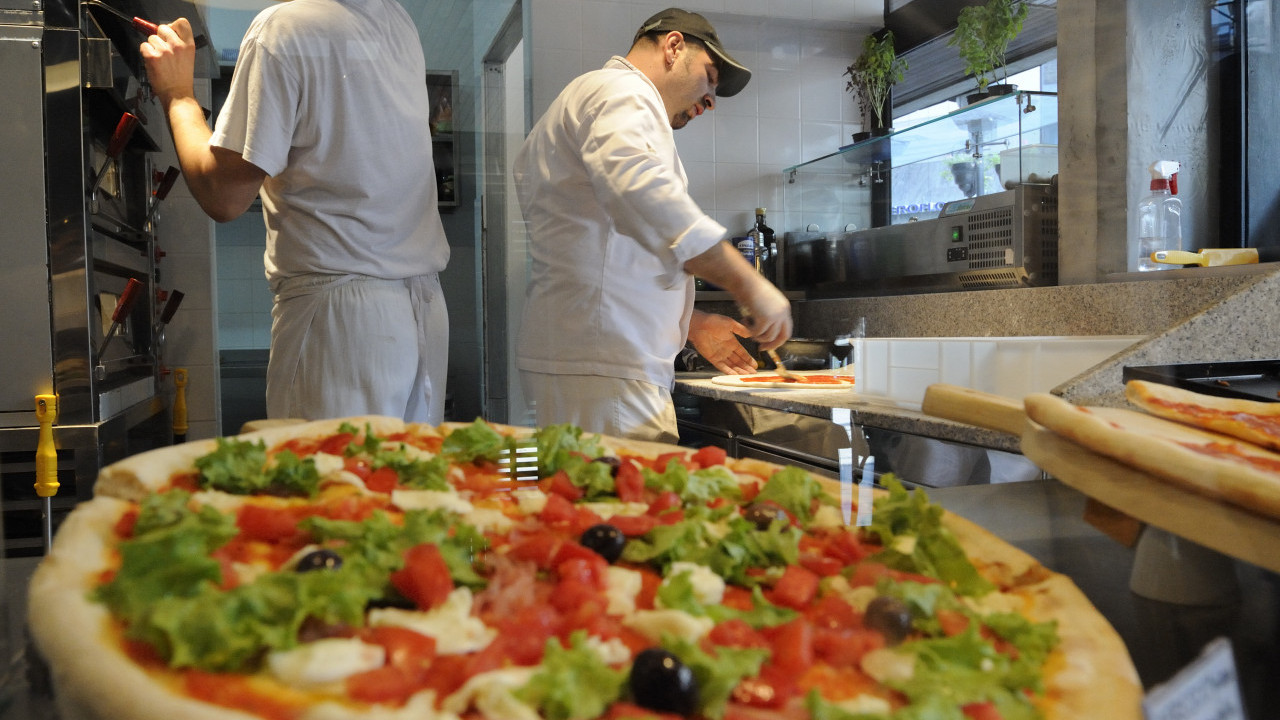 Pojele picu, POBEGLE iz restorana: Vlasnica ih iznenadila