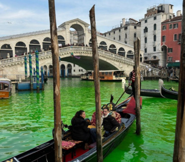 SVET SE RUŠI: Reke u velikim gradovima Italije POZELENELE