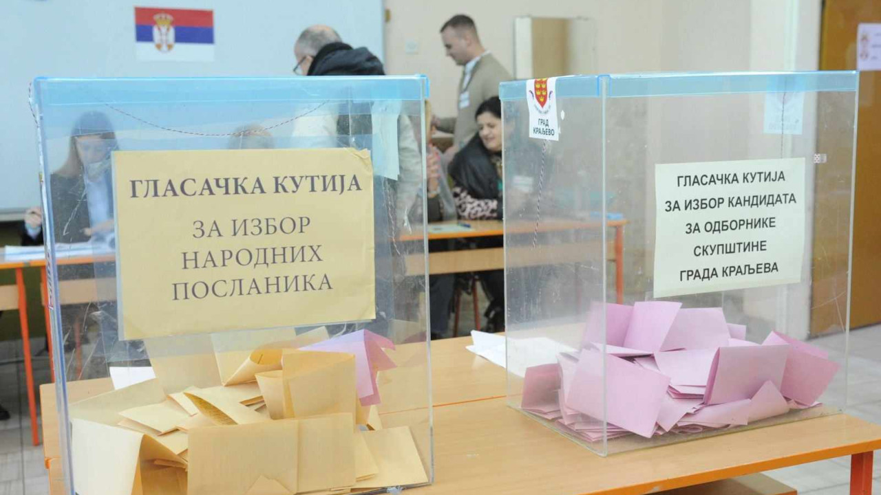 POČELI PONOVLJENI IZBORI: Narod bira u Kosjeriću