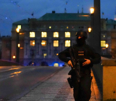DRAMA U PRAGU: Policija opkolila kuću masovnog ubice