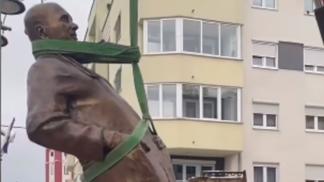 Postavljen spomenik ratnom hirurgu Miodragu Laziću u Sarajevu