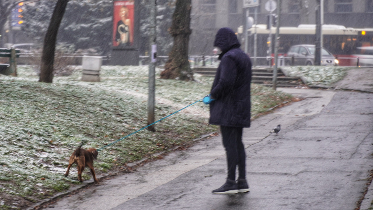 STIŽE NAM ZAHLAĐENJE: Pad temperature, a moguć i sneg (FOTO)