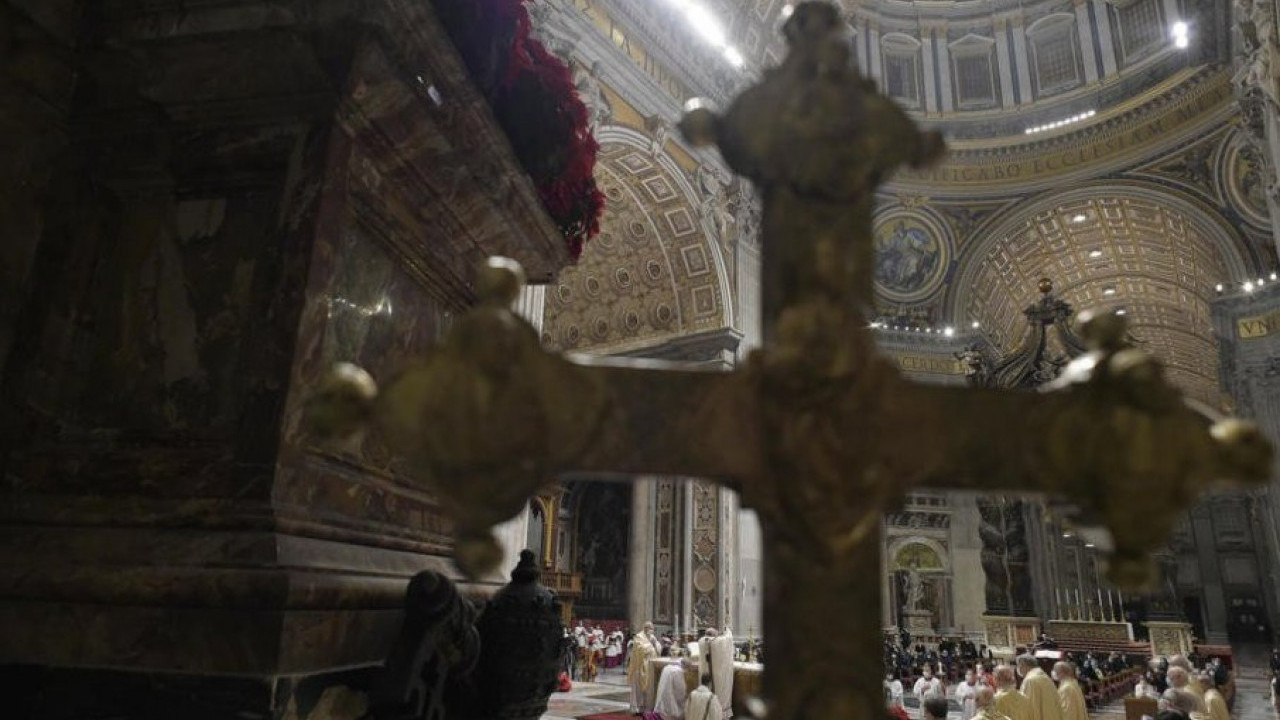 "ИЗБАЦИЛИ СУ МЕ ИЗ ВАТИКАНА" Није била прикладно обучена