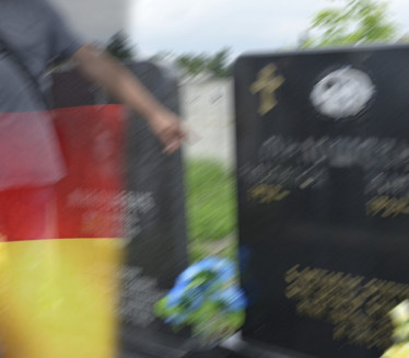 БИЗАРНО? Срби из Немачке направили иновацију на споменицима