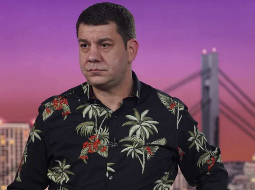 MARINKOVIĆ ZAVEO 20GOD MLAĐU: "Plašim se šta će mama reći"