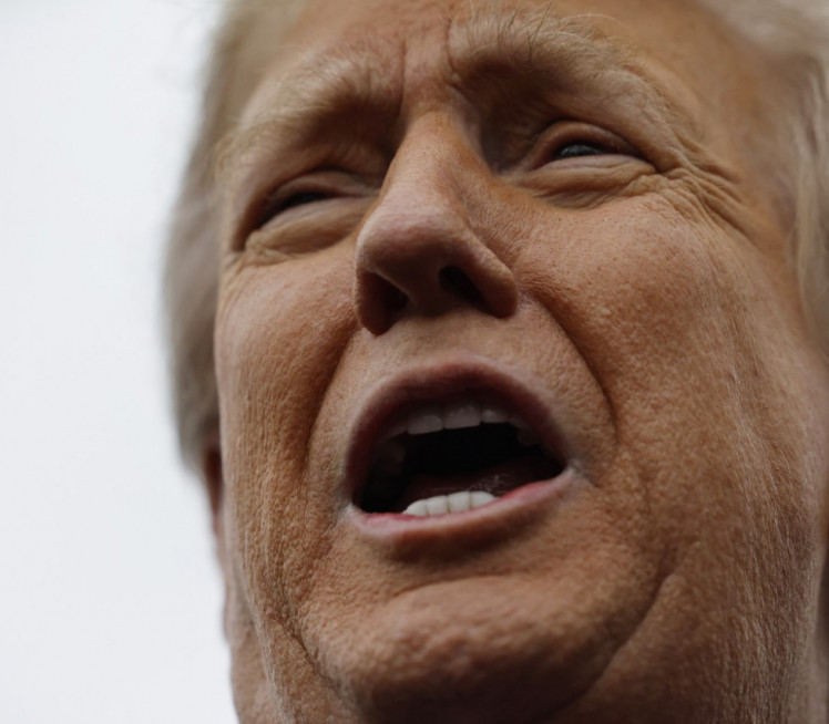 "ДА ЛИ СИ ГЛУПА?!" Трамп у новом клинчу са новинаркама