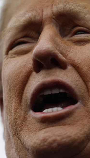 "ДА ЛИ СИ ГЛУПА?!" Трамп у новом клинчу са новинаркама