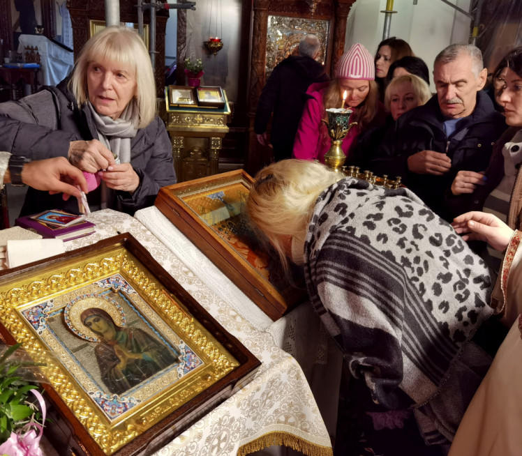 KAKO SE CELIVA IKONA: Iguman otkrio u čemu mnogi greše