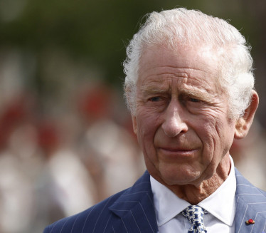 Демонстрант урлао краљу Чарлсу у лице (ВИДЕО)