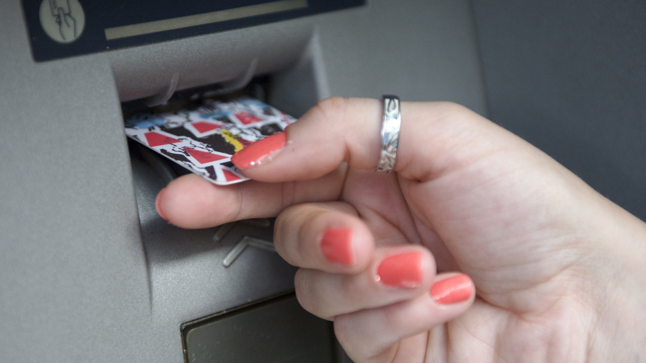 Kvar na bankomatu - građani mogli da dižu novac koliko žele