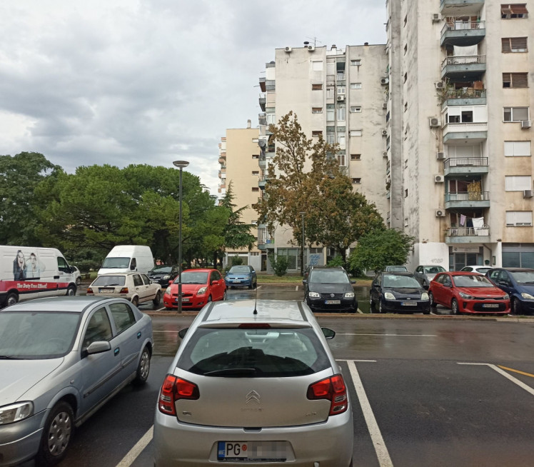 АКО ВАС УДАРЕ НА ПАРКИНГУ: Како да наплатите одштету