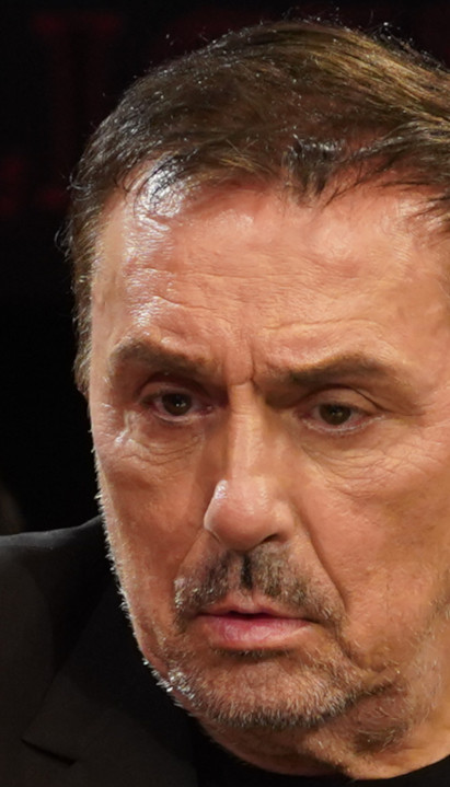 ПЕВАЧ УДАРИО НА КЕБУ: Нека се држи огледала!