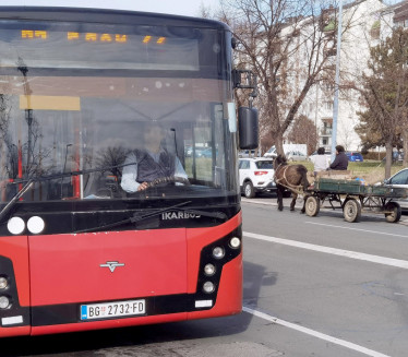 ПОВРЕЂЕНА И ДЕЦА: Незгода у градском аутобусу на линији 23