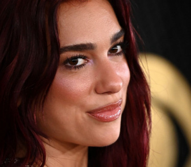 БЕЗ ГАЋИЦА: Дуа Липа у провокативној хаљини