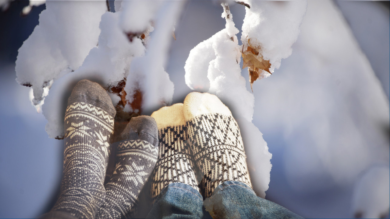 РУСКИ ТРИК: Како да вам ноге буду топле током зиме?