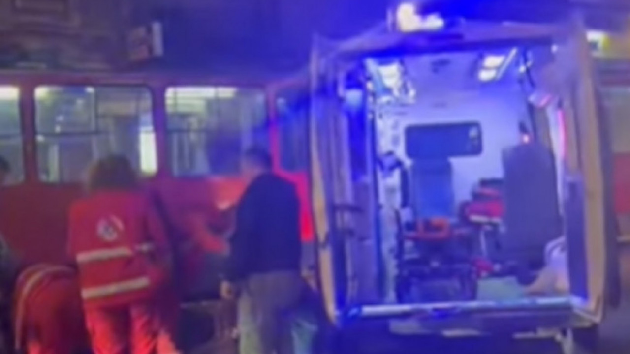 AUTO SE ZAKUCAO U MOTOR: Ima povređenih (FOTO)