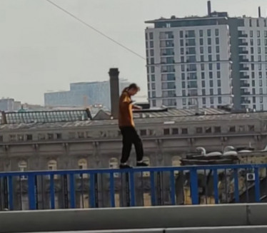 UŽAS U BEOGRADU: Žena skočila s Brankovog mosta