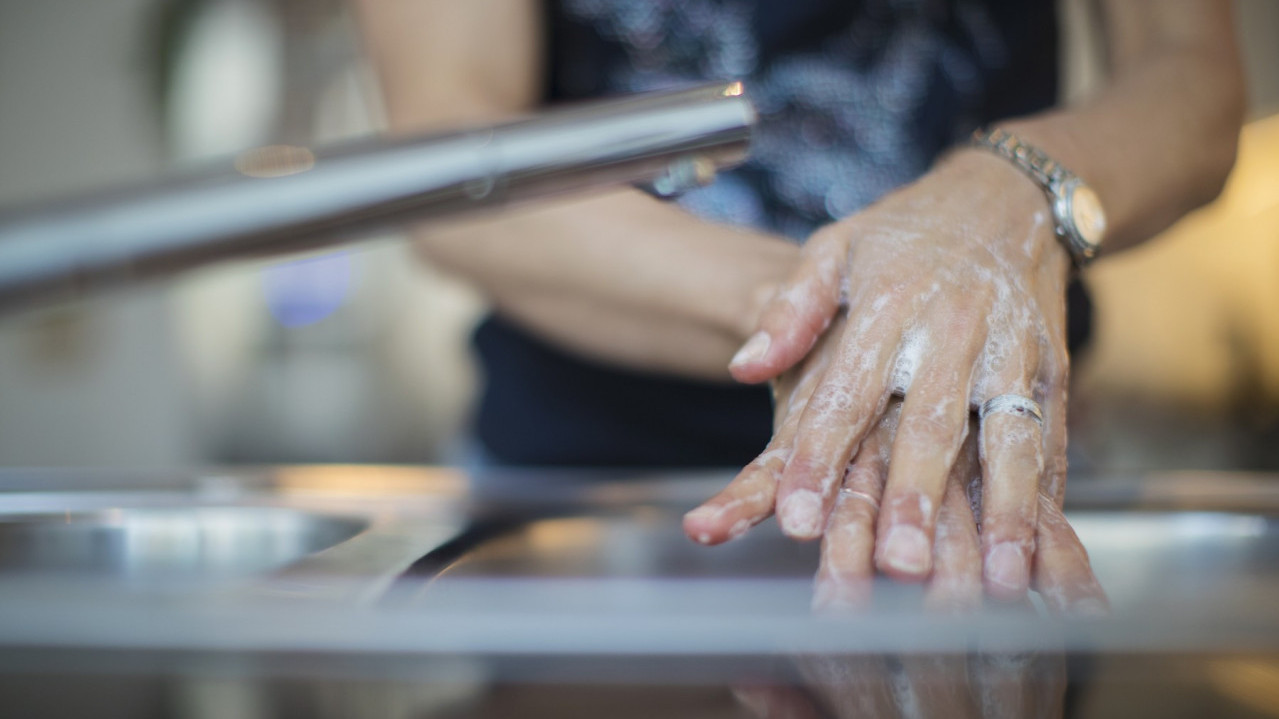 Прање руке топлом или хладном водом - шта је "правилније"?