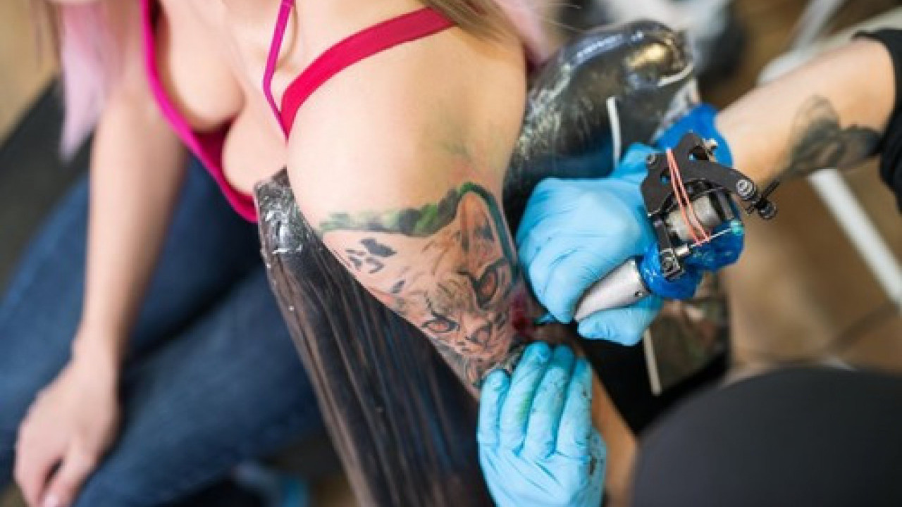 ТО ИХ ПОСЕБНО ПАЛИ: Мушке тетоваже које МАМЕ СУПРОТАН ПОЛ