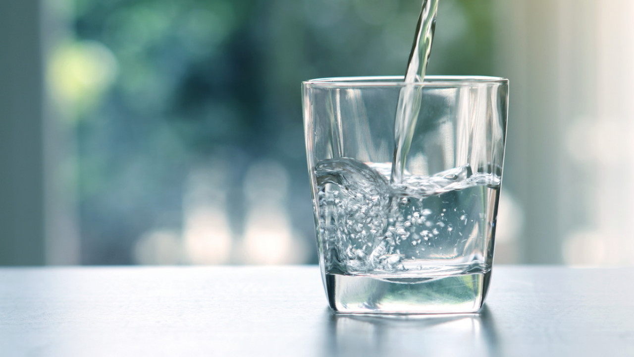 Шта се деси у телу ако попијете чашу воде на празан стомак?