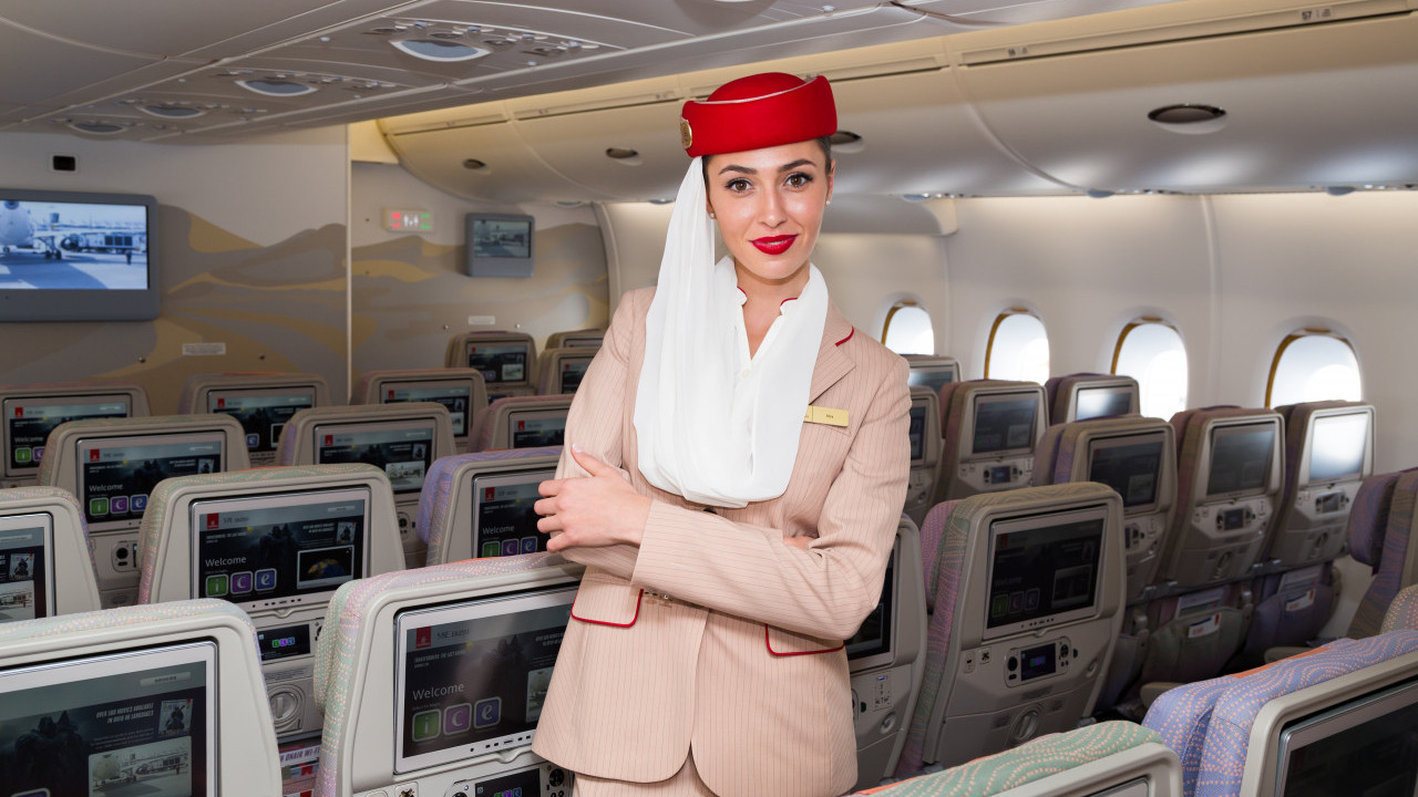 IZ JAKO VAŽNOG RAZLOGA: Evo zašto stjuardese nose CRVENI RUŽ