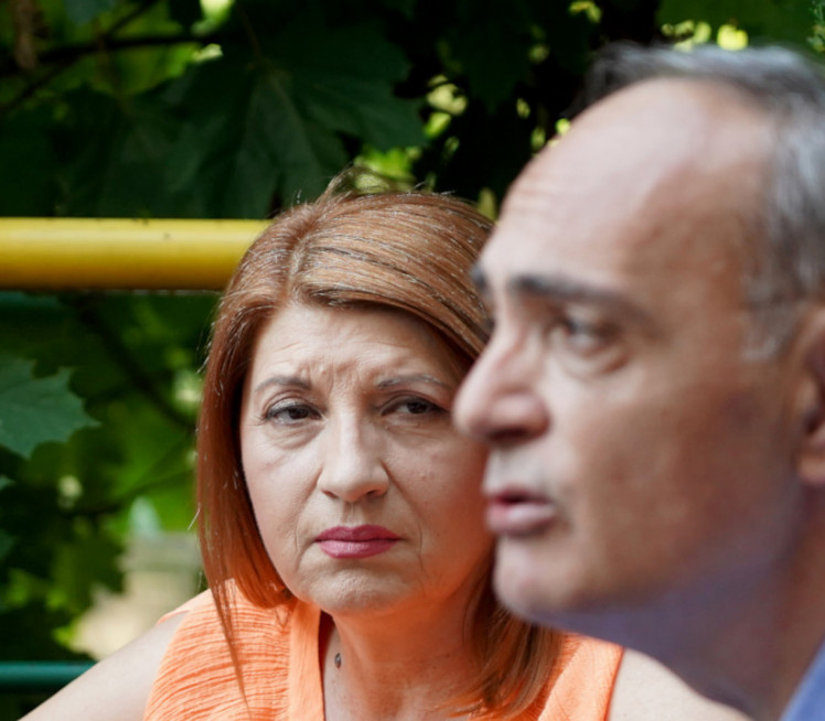 "Често мислим о другим женама, али касно је за развод"