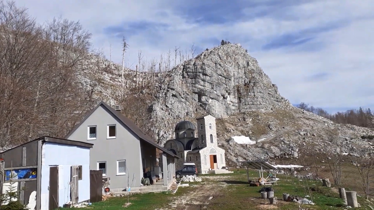 PADALE IKONE: Pravoslavna svetinja oštećena u zemljotresu