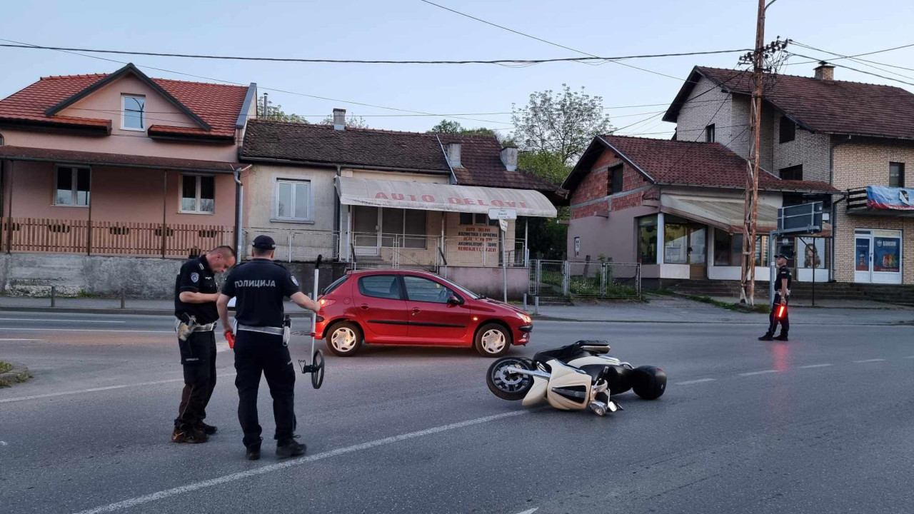 АУТО И МОТОЦИКЛ: Саобраћајна несрећа у Лозници