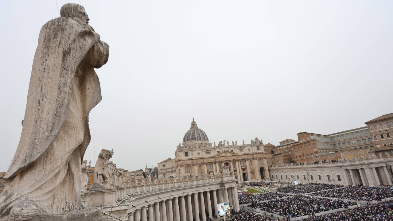 TAJNI PROCES STAR 800 GODINA: Kako se bira novi papa?