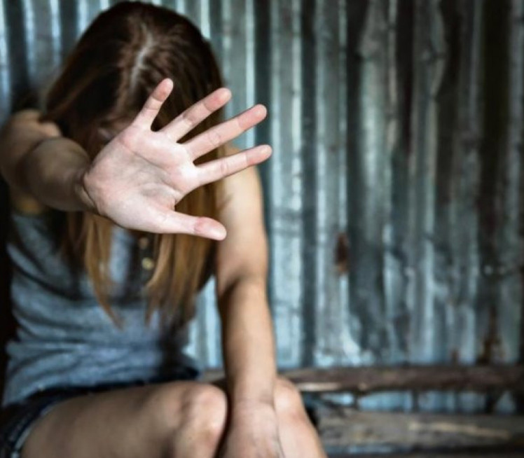 НАСИЉЕ У ПОРОДИЦИ: Отац зверски тукао ћерку