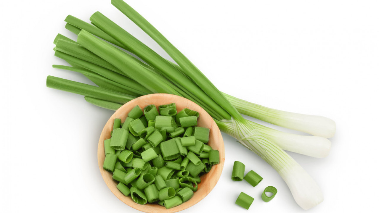 OSTAĆE SVEŽ DO DVE NEDELJE: Evo kako da se mladi luk NE SUŠI