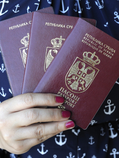 ГУЖВЕ ПРЕД СЕЗОНУ ОДМОРА: Колико се чекају термини за пасоше