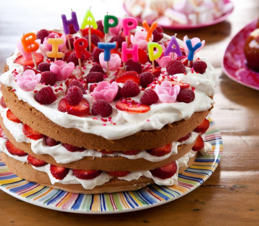 Duvala svećice, probudila se u bolnici (UZNEMIRUJUĆE FOTKE)