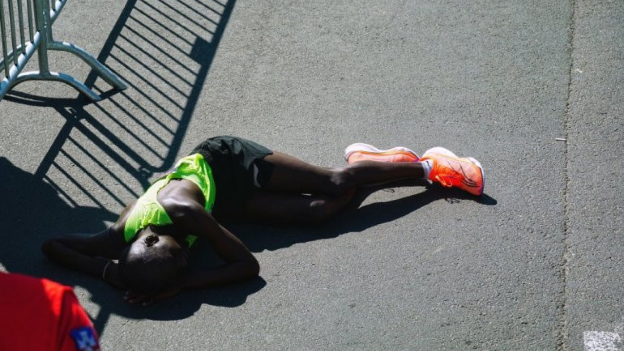 Kenijac pobedio na BG maratonu - prošao cilj pa se SRUŠIO
