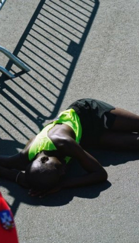 Kenijac pobedio na BG maratonu - prošao cilj pa se SRUŠIO