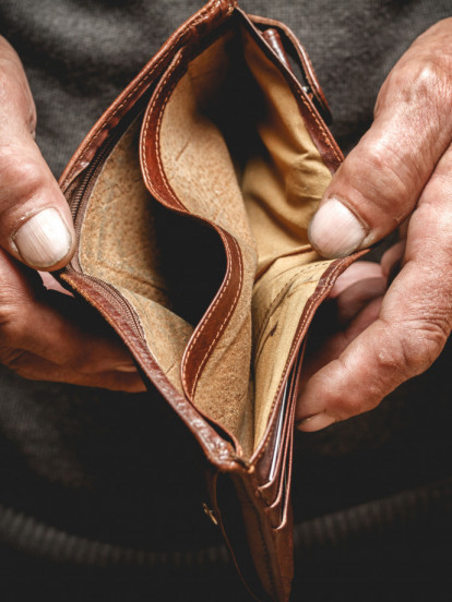 IMAJU RUPU U NOVČANIKU: Ova 3 znaka su najgora s novcem