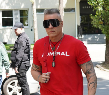 "Istu majicu nosiš 3 dana na +40!?" David: "Uredno se perem"