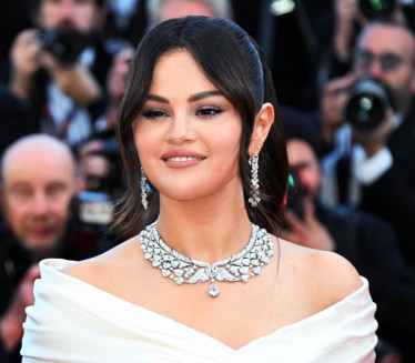 VERILA SE SELENA GOMEZ: "Zauvek počinje sada" (FOTO)