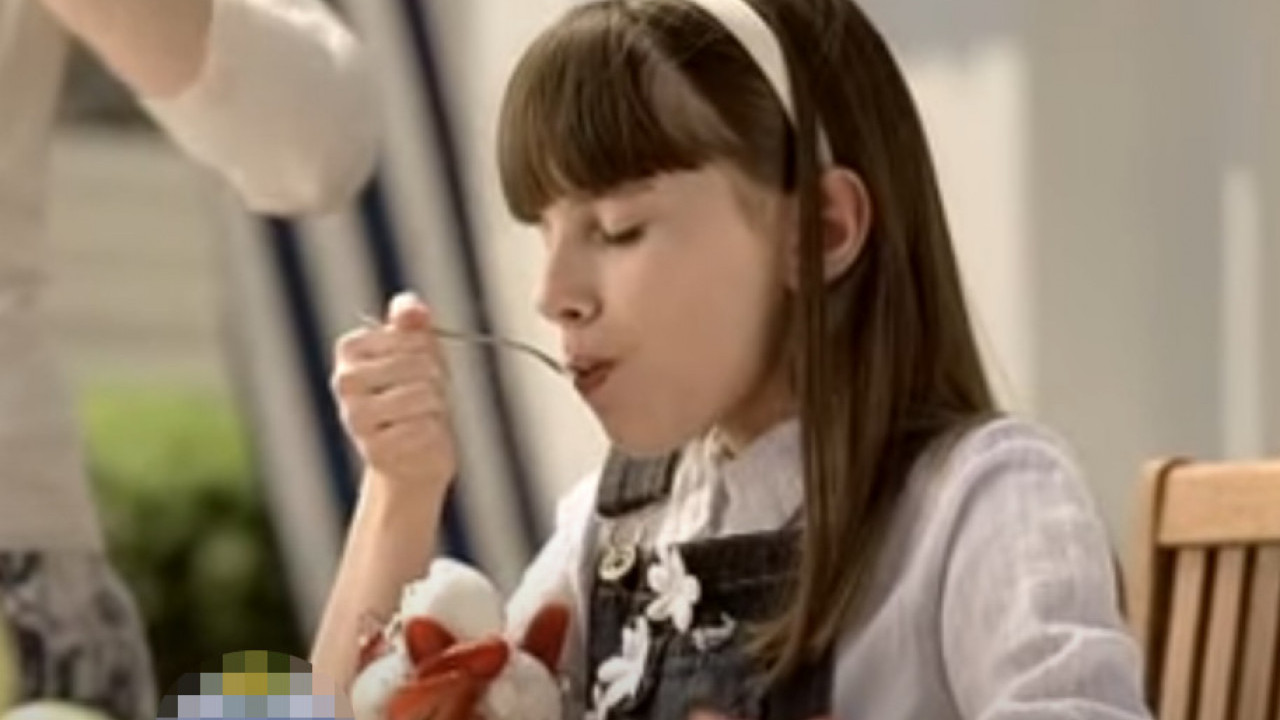 ВОЛЕЛА ГЛУМЦА Овако изгледа девојчица из рекламе за сладолед