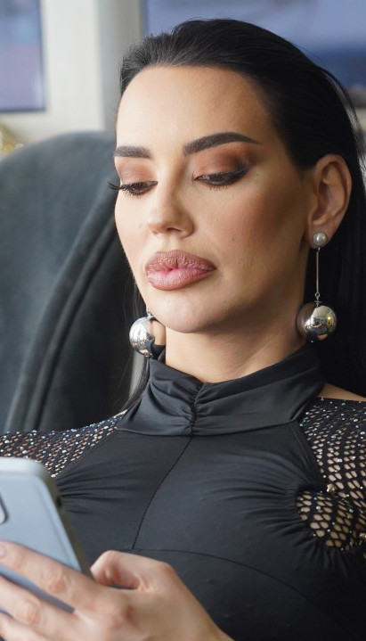 NEPREPOZNATLJIVA: Ovako je Kaća izgledala pre operacija FOTO