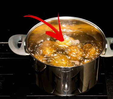 PRAVO BLAGO: Evo zašto ne prosipati vodu kada kuvate krompir