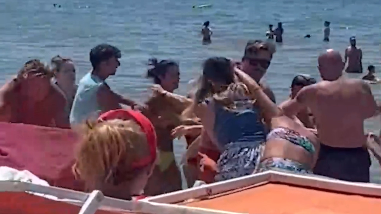 ZAR ZATO? Žene se tukle na plaži - razlog bizaran (VIDEO)