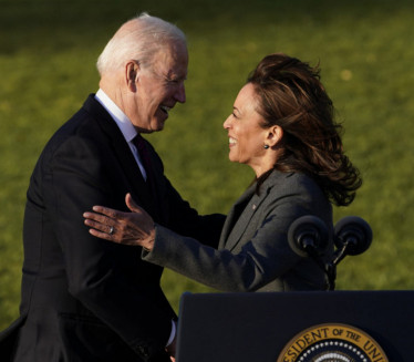 "ЉУТА И РАЗОЧАРАНА" Камала Харис оштро критиковала Бајдена