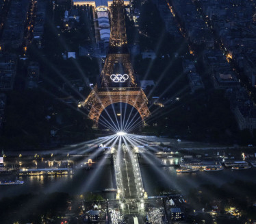 СПЕКТАКЛ У ПАРИЗУ: Почела церемонија отварања Олимпијаде