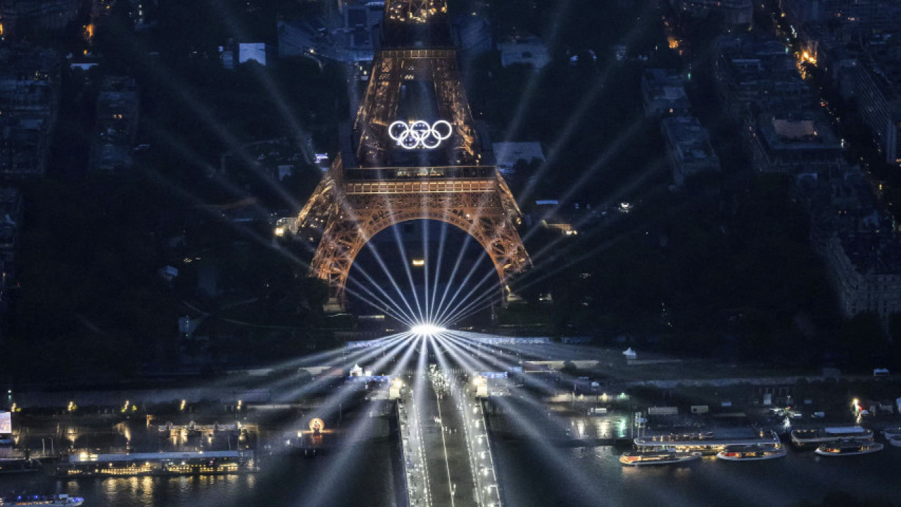 СПЕКТАКЛ У ПАРИЗУ: Почела церемонија отварања Олимпијаде