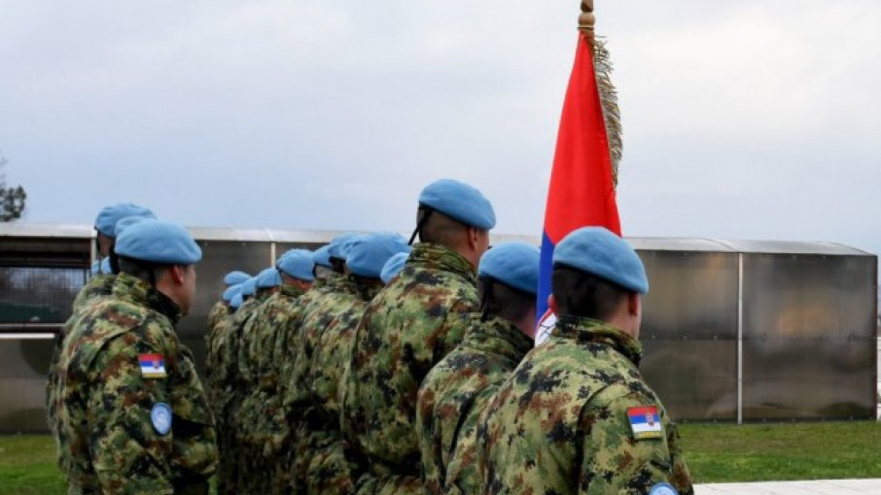 PUCANO NA VOZILO VOJSKE SRBIJE U LIBANU